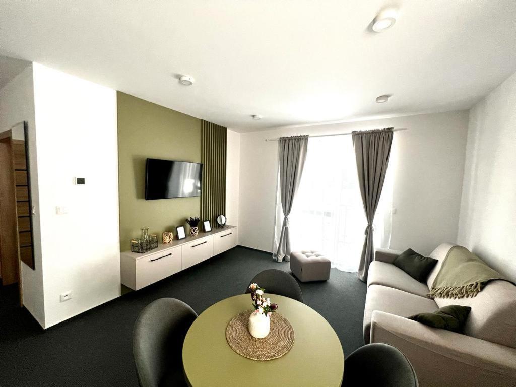 Urban Green Apartment Liptovsky Mikulas Exterior photo